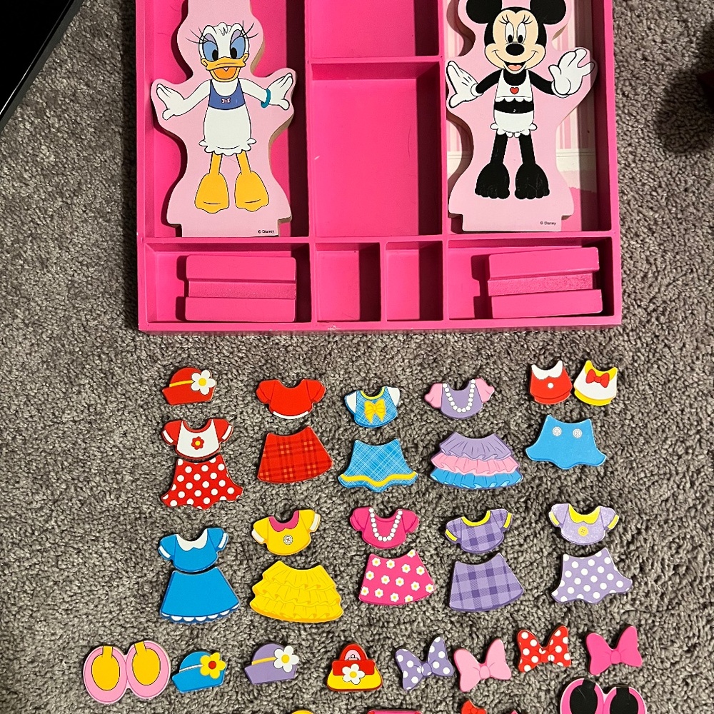 Melissa and Doug Disney Magnet Dolls